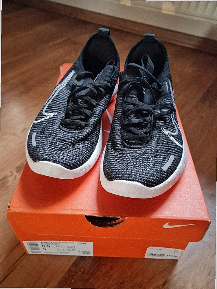 NIKE Free Run Laufschuhe Damen Größe 36,5 Neu mit OVP