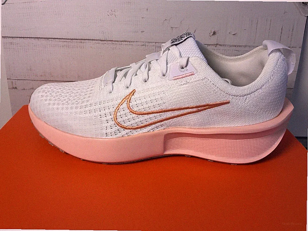 Nike Interact Run Damen Laufschuhe Weiß Apricot Phantom EU 40 Neu OVP FD2292-111