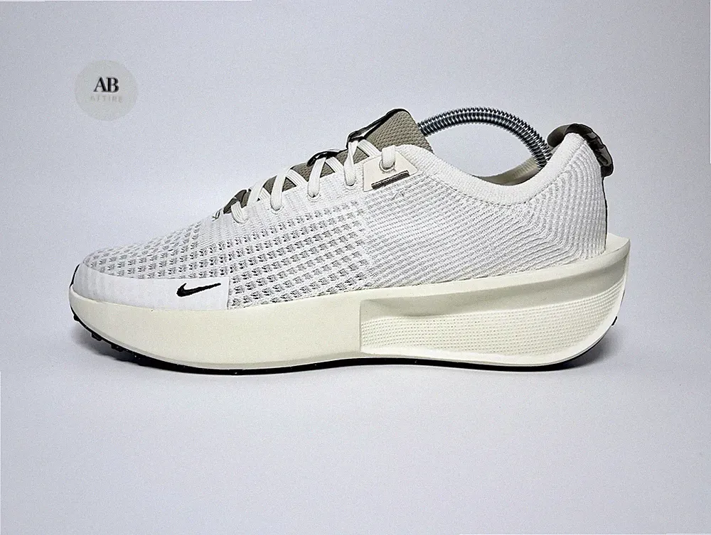 Nike Interact Run Straßenlaufschuhe Turnschuhe Segel Weiß Braun UK Größe 7,5 EU 42