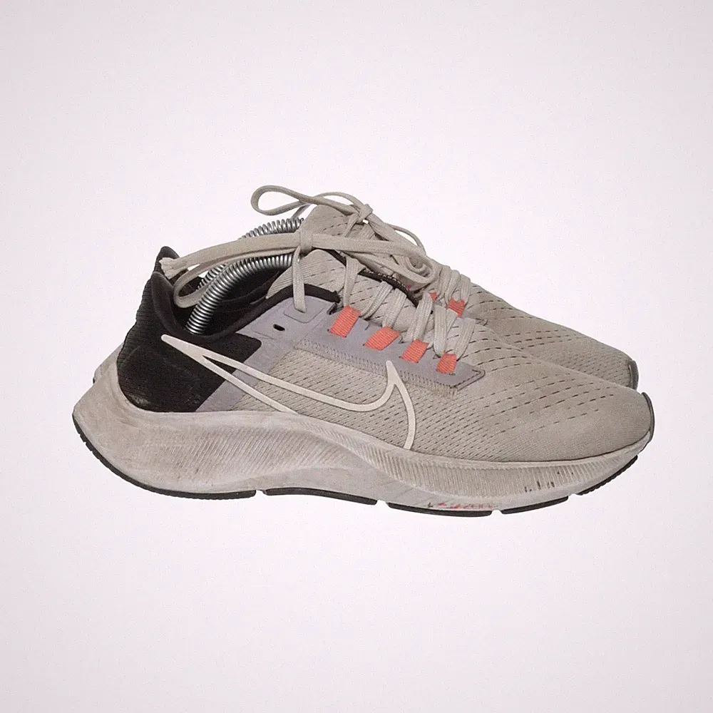 Nike, Laufschuhe, Größe: 37 1/2, model: air pegasus, Grau/Schwarz/Rot #V0Q