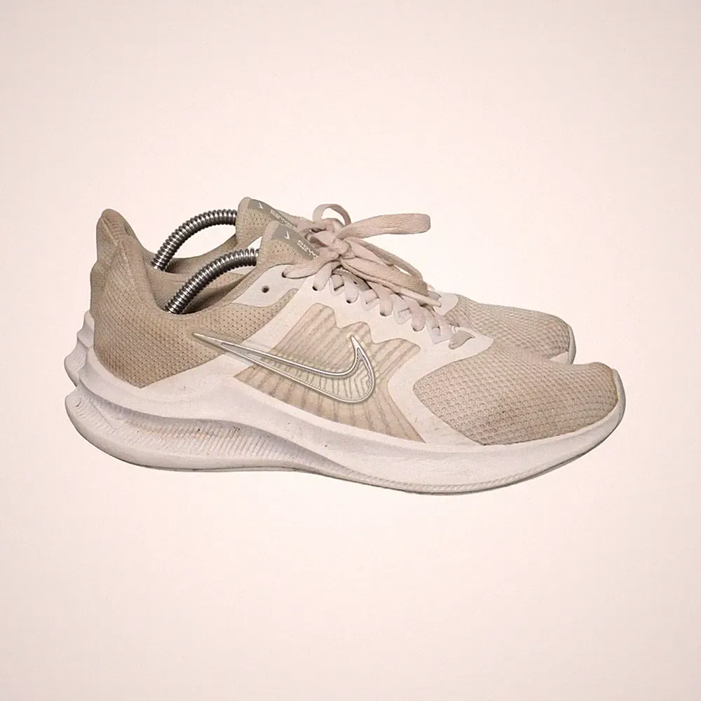 Nike, Laufschuhe, Größe: 37 1/2, model: downshifter 11, Beige/Weiß, Damen #UIq