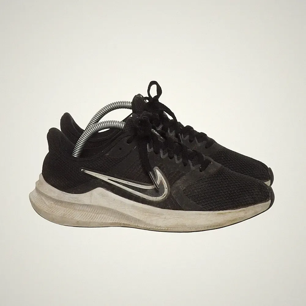 Nike, Laufschuhe, Größe: 37 1/2, model: downshifter 11, Schwarz/Weiß, Damen #9gT
