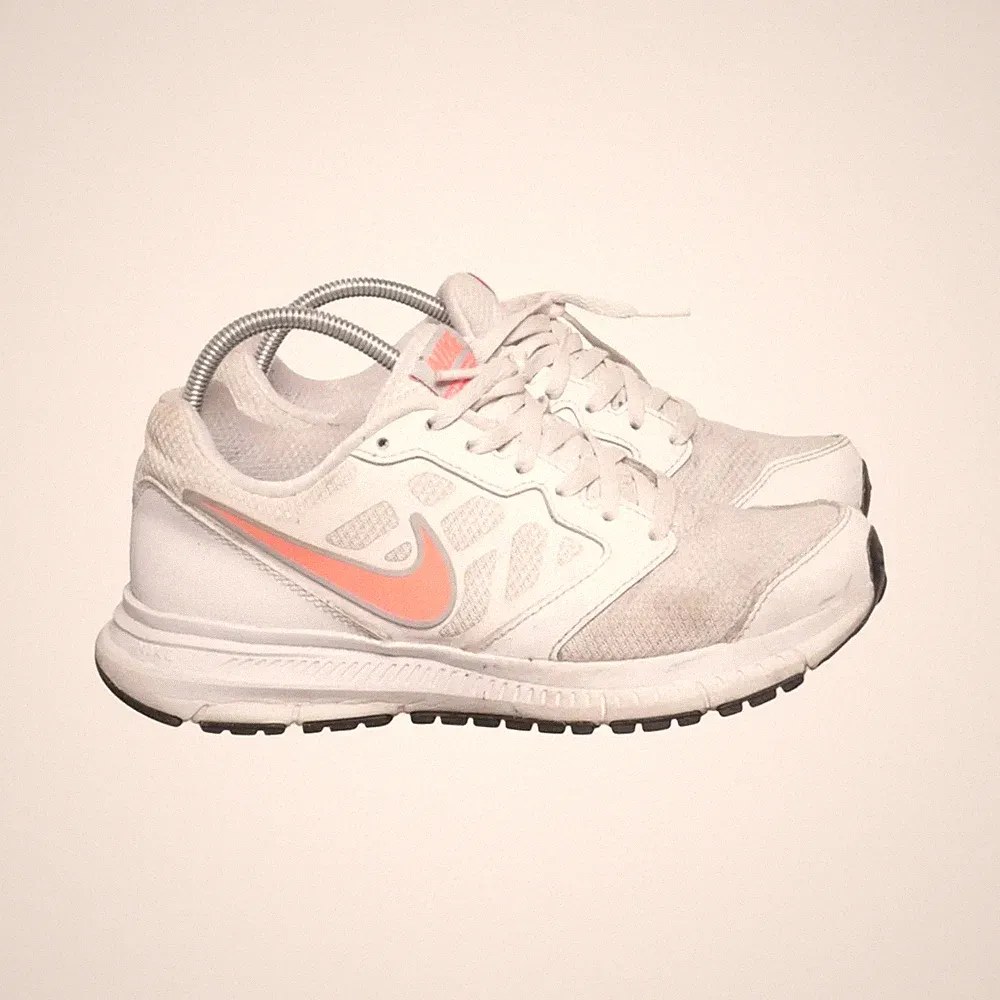 Nike, Laufschuhe, Größe: 37 1/2, model: downshifter 6, Weiß/Orange, Damen #9VC