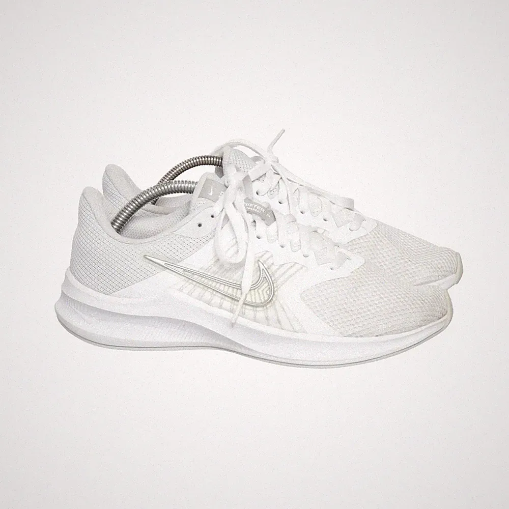Nike, Laufschuhe, Größe: 37 1/2, model: downshifter, Weiß/Grau, Damen #u6g