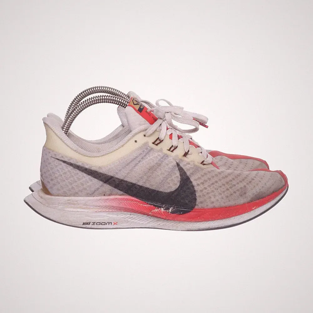 Nike, Laufschuhe, Größe: 38 1/2, Beige/Rot/Schwarz, Damen #27d