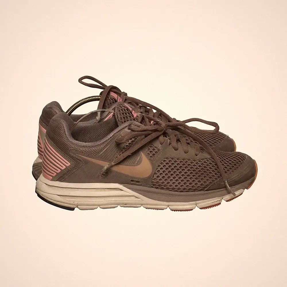 Nike, Laufschuhe, Größe: 38 1/2, Braun/Pink, Damen #VsI
