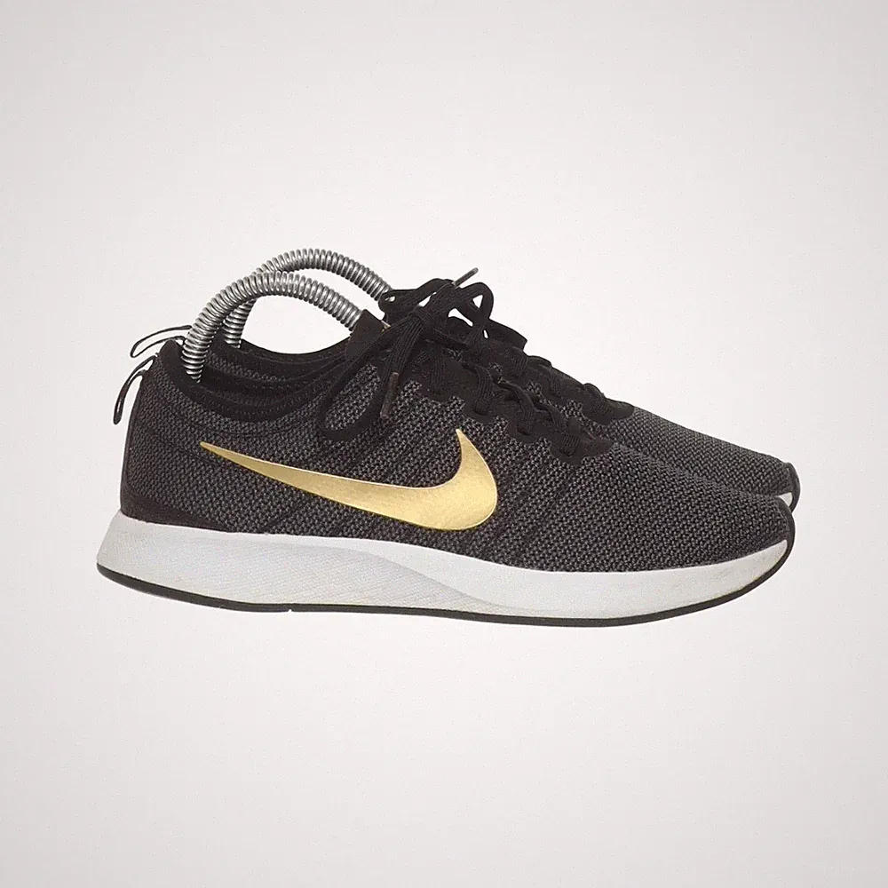Nike, Laufschuhe, Größe: 39, Schwarz/Gold/Weiß, Damen #TJu