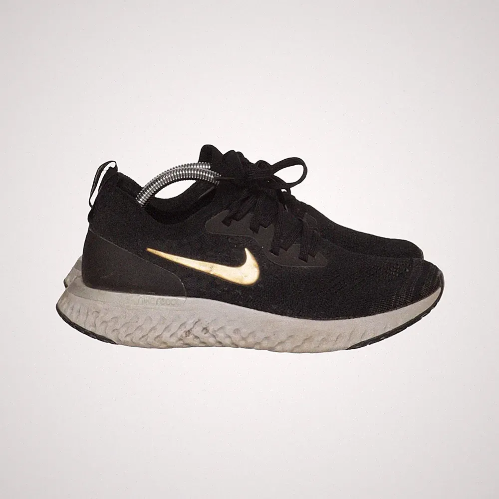 Nike, Laufschuhe, Größe: 40, Schwarz/Gold, Damen #W2p