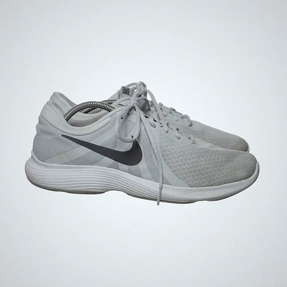 Nike, Laufschuhe, Größe: 44 1/2, model: revolution 4, Grau, Damen #n01