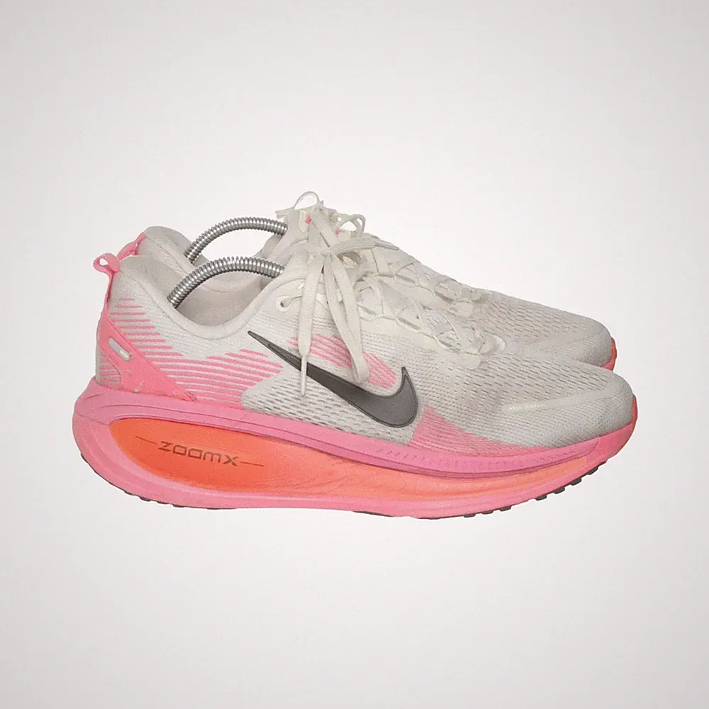 Nike, Laufschuhe, Größe: 44 1/2, Vomero 18, Weiß/Pink/Schwarz, Damen #ef3