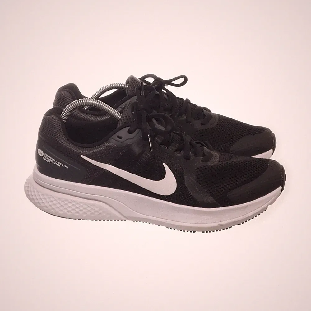 Nike, Laufschuhe, Größe: 44, NIKE RUN SWIFT V. 2.0, Schwarz/Weiß, Damen #b4R