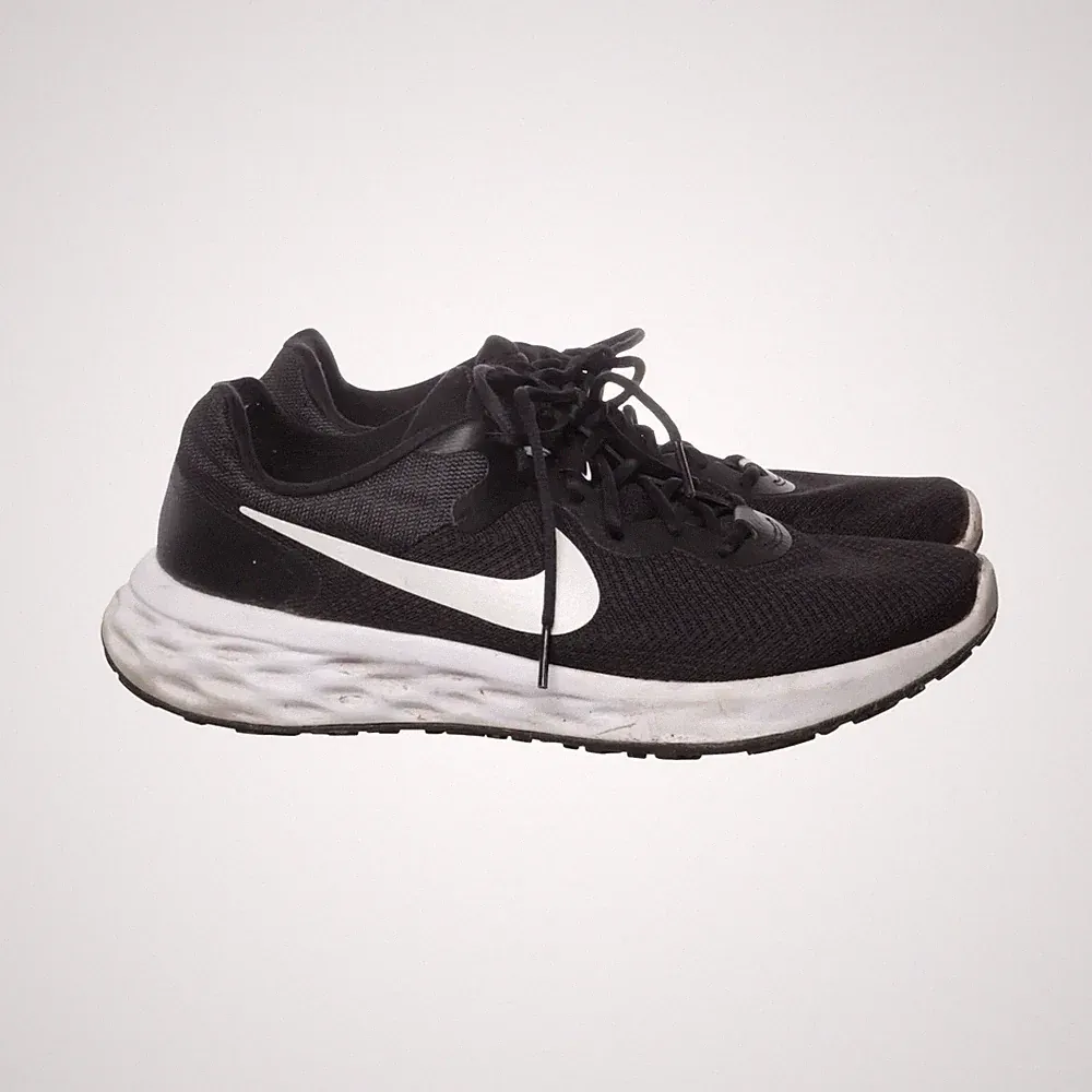 Nike, Laufschuhe, Größe: 45, model: revolution 6, Schwarz/Weiß, Damen #k9O