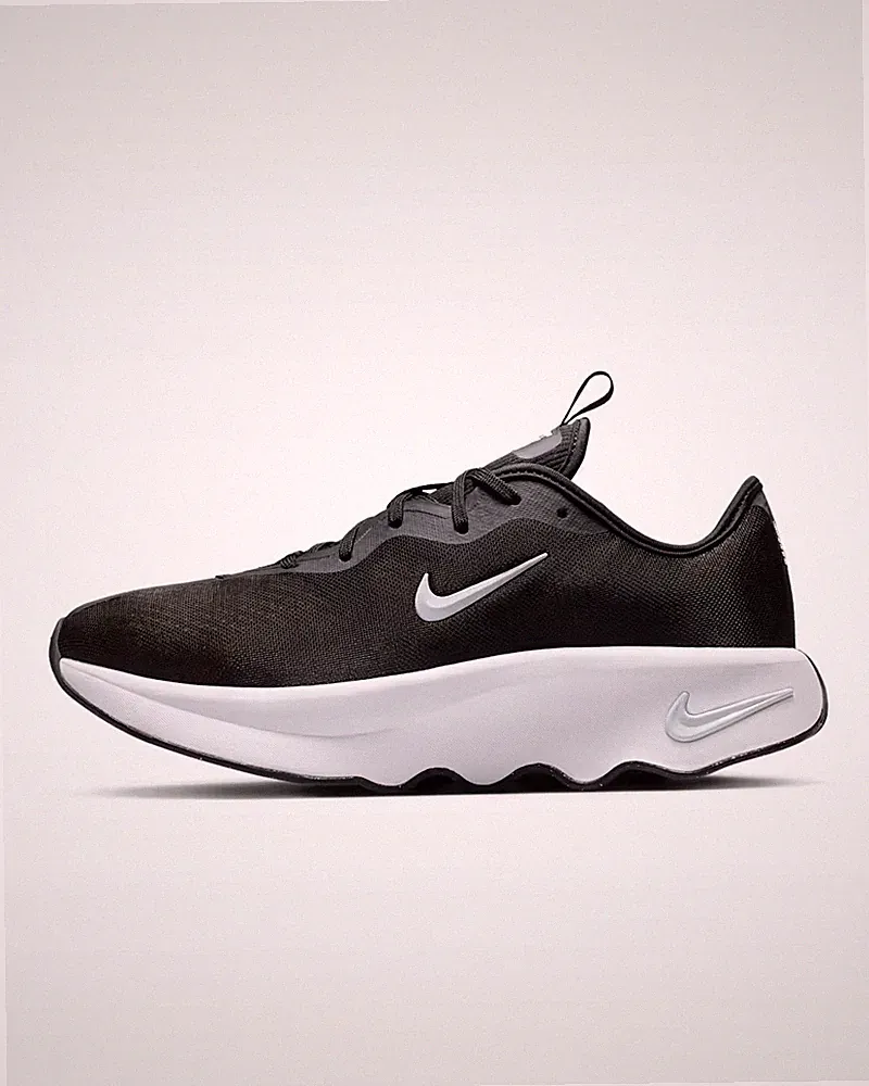 Nike Motiva 2 Damen Wanderschuhe in Schwarz und Weiß
