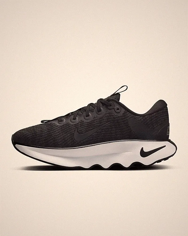 Nike Motiva Damen Wanderschuhe in Schwarz und Weiß