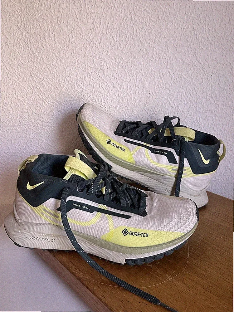 Nike Pegasus Trail 4 Laufschuhe Größe 37,5 37 1/2 Schuhe FN7771-100 2023 Damen