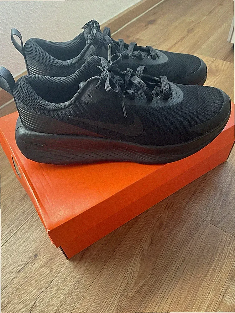Nike Promania Damen Laufschuhe Sneaker schwarz atmungsaktives Mesh EU 42