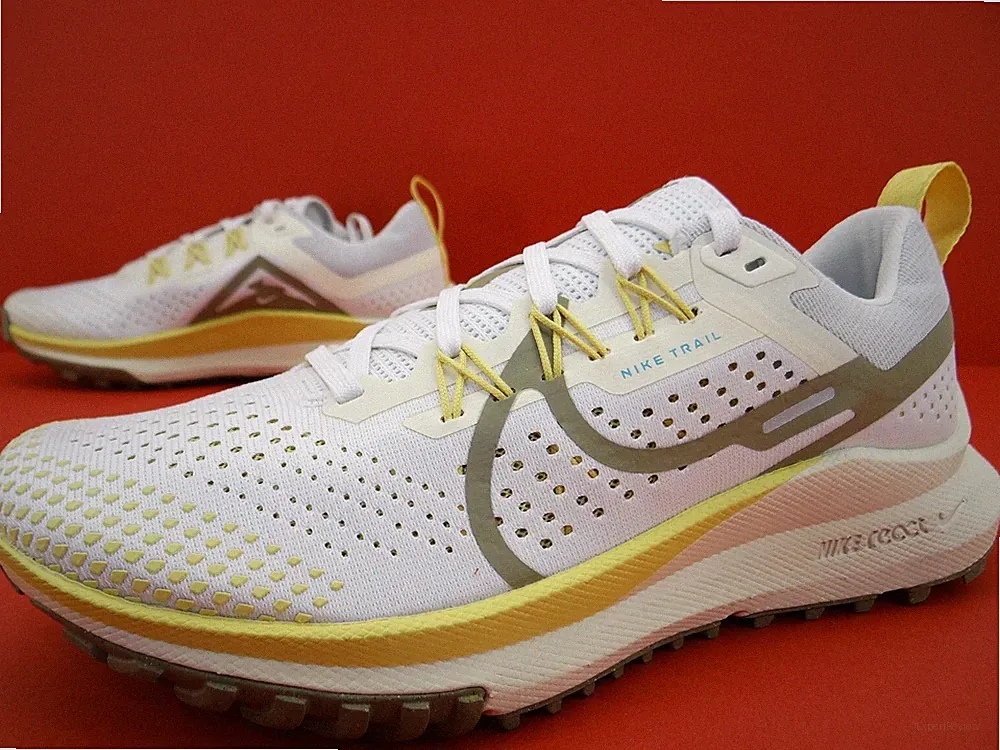 Nike React Pegasus Trail 4 Sneaker Turnschuhe Sport Laufschuhe Damen Gr.37,5