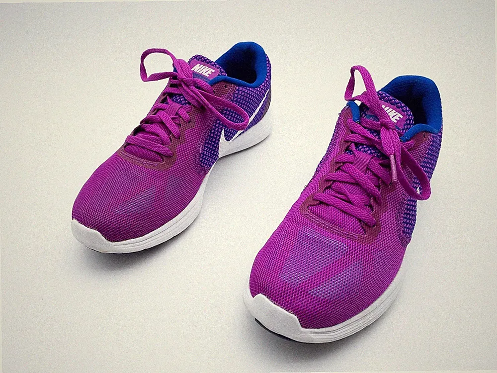 Nike Revolution 3 Unisex Sportschuh Sneaker Laufschuh Gr. 38,5 EU Art. 39163-100