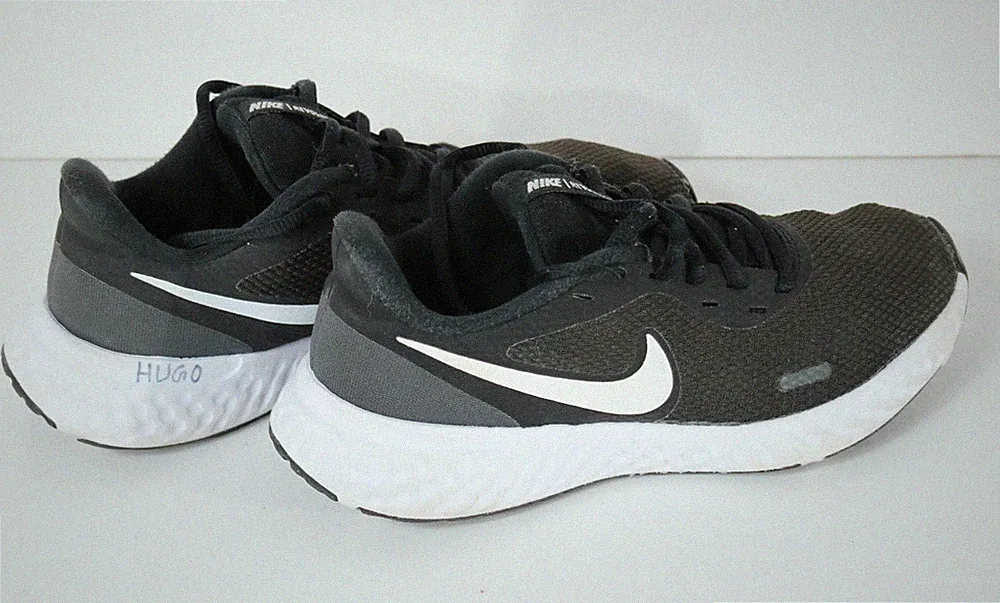 Nike Revolution 5 Laufschuhe Damen Schwarz Weiß – Gr. 37.5 – Sportschuhe