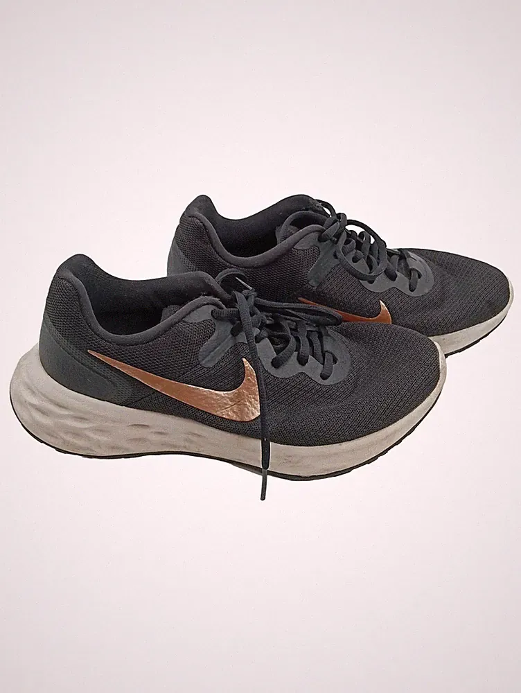 Nike Revolution 6 Damen Laufschuhe Sneaker Gr. 40 Schwarz Rose Gold