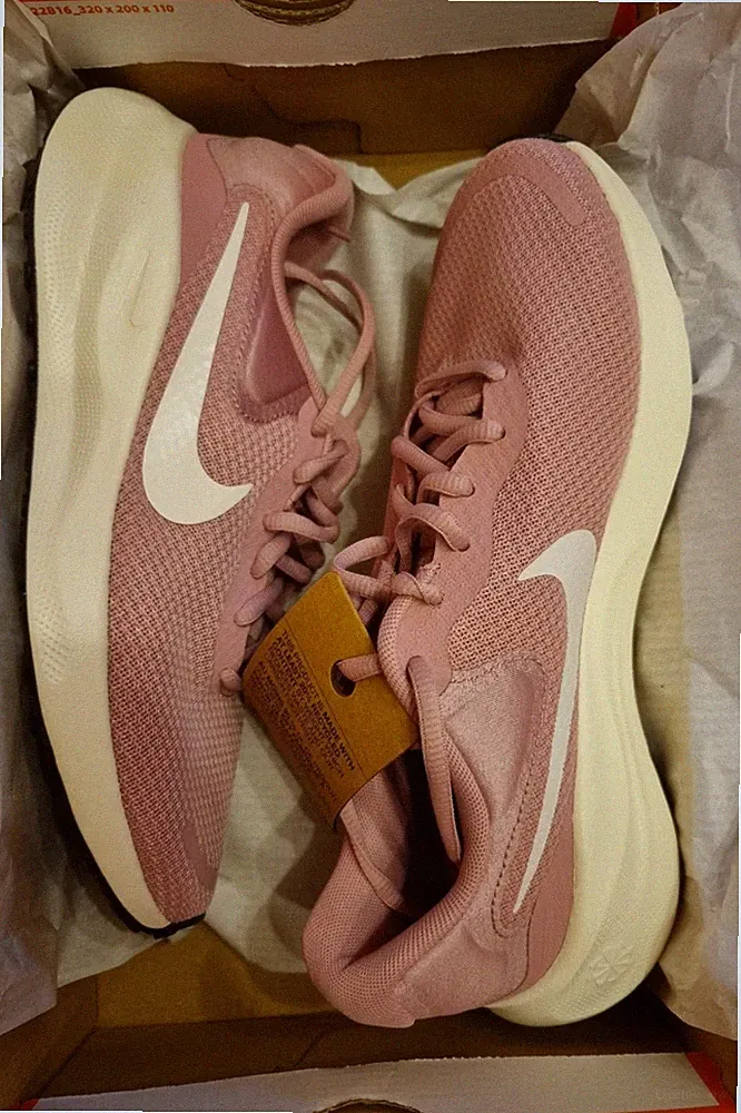 Nike REVOLUTION 7 Damen-Laufschuhe, Größe 39, NEU MIT ETIKETT und KARTON