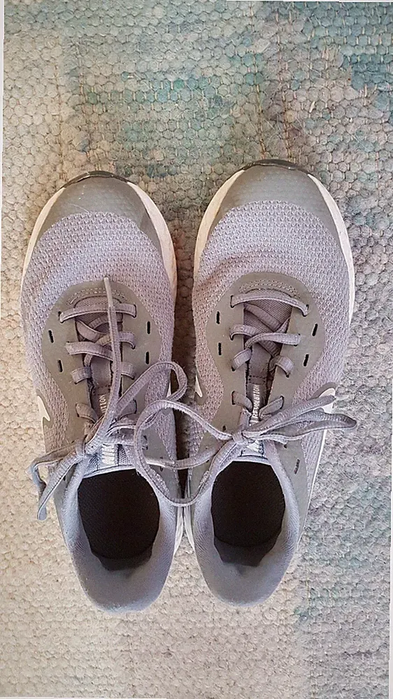 Nike Revolution Damen Schuhe Laufschuhe Running Grau Gr. 36 (23 cm)