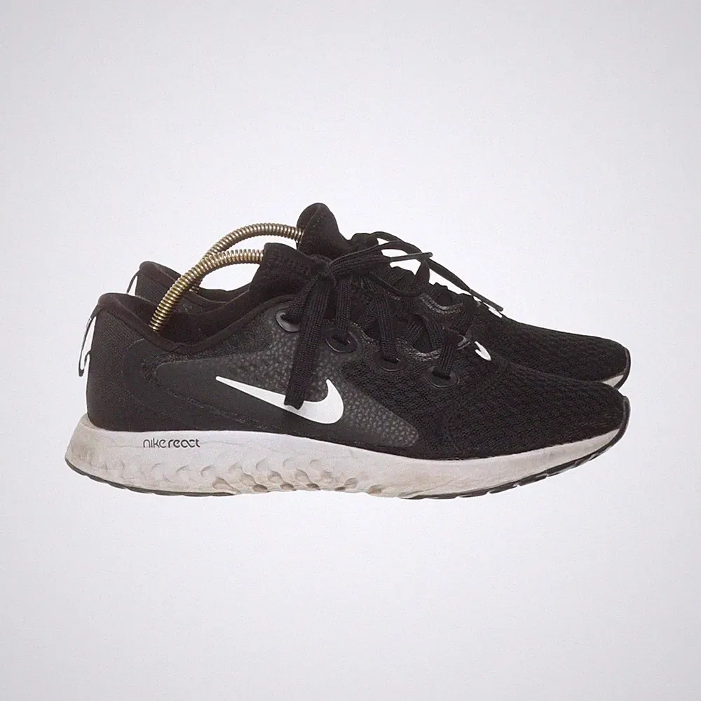 Nike Running, Laufschuhe, Größe: 38, model: renew lucent, Schwarz/Weiß #45V