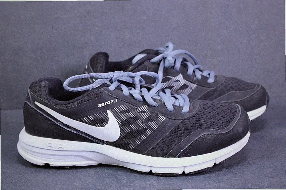 Nike Sneaker Air Relentless Damen Laufschuhe Gr. 38,5 schwarz weiß Mesh CH1-252