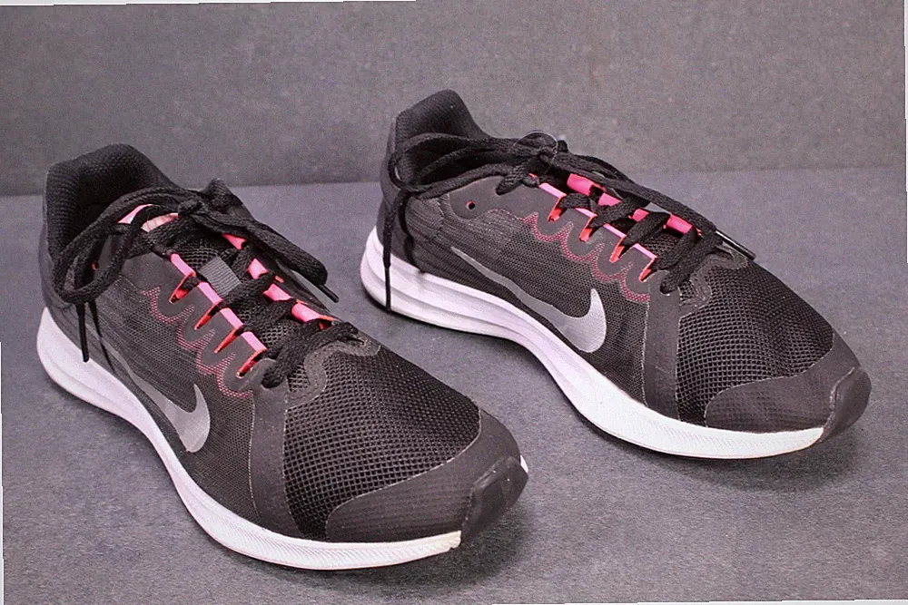 Nike Sneaker Downshifter 8 Sportschuhe Gr. 36,5 schwarz pink Laufschuhe SB121