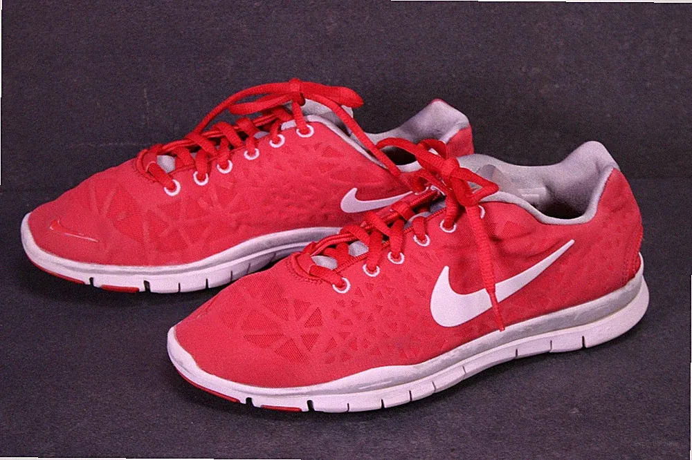 Nike Sneaker Free TR Fit 3 Damen Sportschuhe Gr. 38 rot weiß Laufschuhe BS388