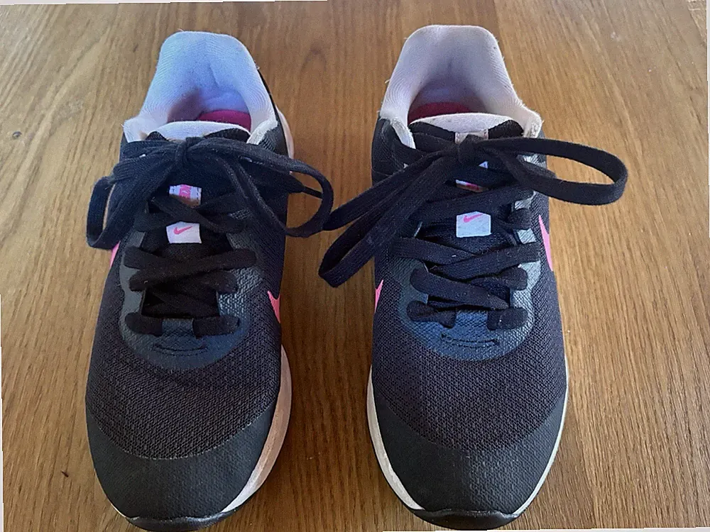 Nike Sneaker Laufschuhe Damen 37,5