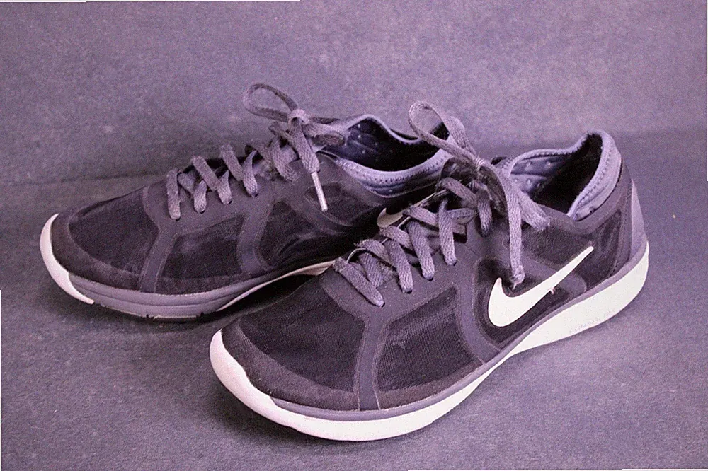 Nike Sneaker LunarBase TR Damen Sportschuhe Gr. 39 schwarz weiß Laufschuhe BS850