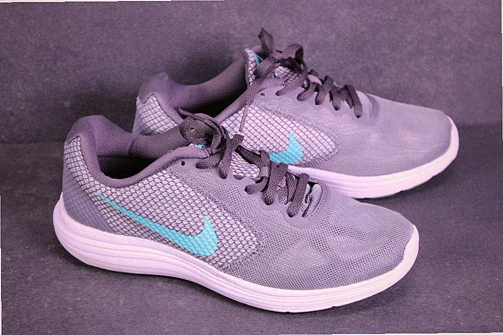 Nike Sneaker Revolution 3 Damen Sportschuhe Gr. 38 grau türkis Laufschuhe BS541