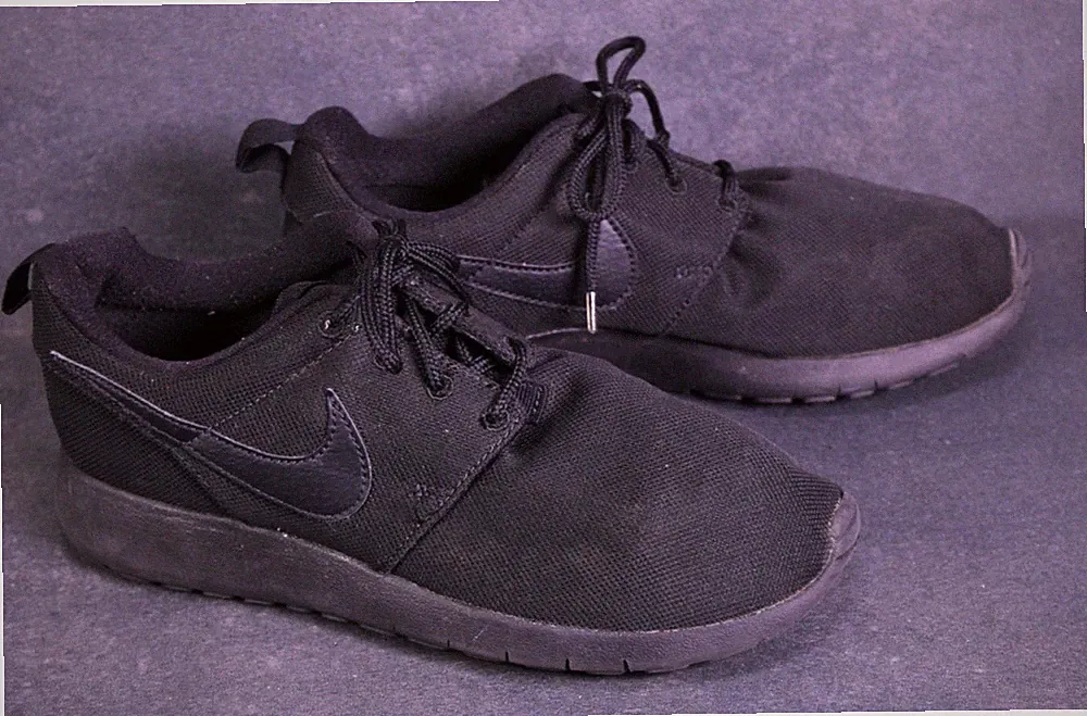 Nike Sneaker Roshe Run Damen Sportschuhe Gr. 38,5 schwarz black Laufschuhe BS530