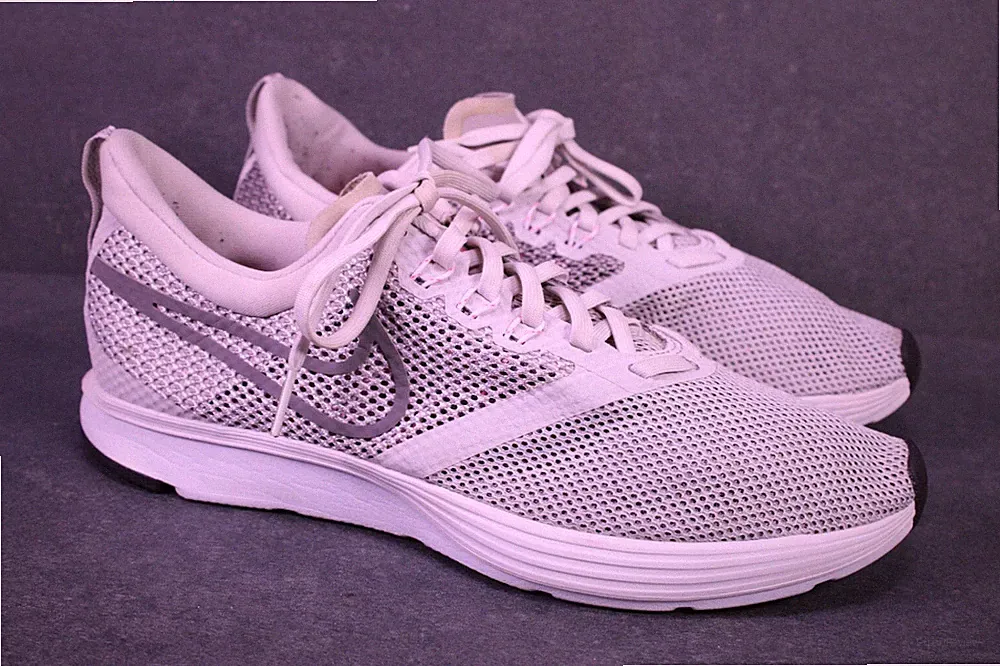 Nike Sneaker Zoom Strike Damen Sportschuhe Gr. 40,5 grau weiß Laufschuhe BS12