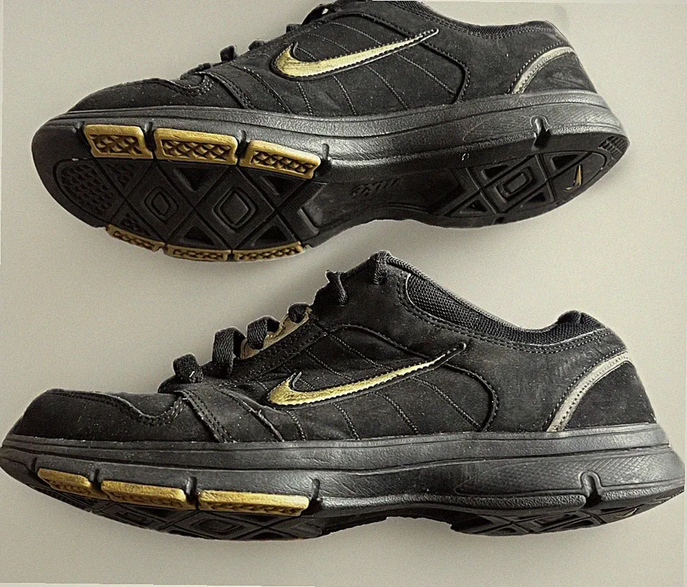Nike Steady IX Sneaker Schwarz Gold Damen Größe 40 Fitness Cross Laufschuhe