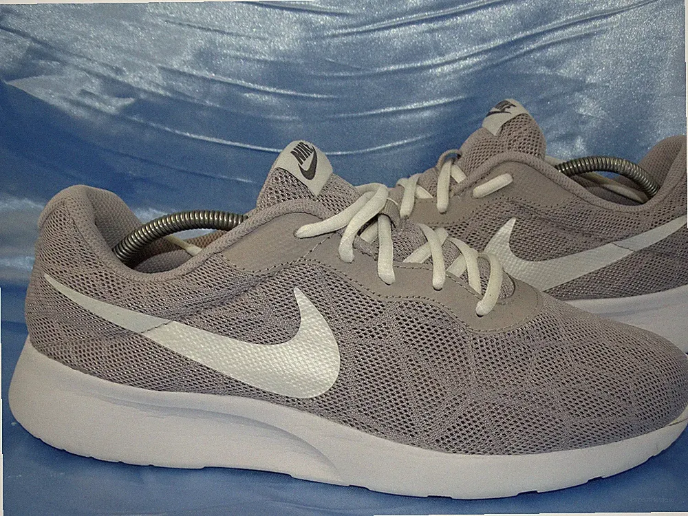 NIKE TANJUN LAUFSCHUHE GR 42 GRAU DAMEN SCHUHE RUNNING FREE SNEAKER REACT ZOOM