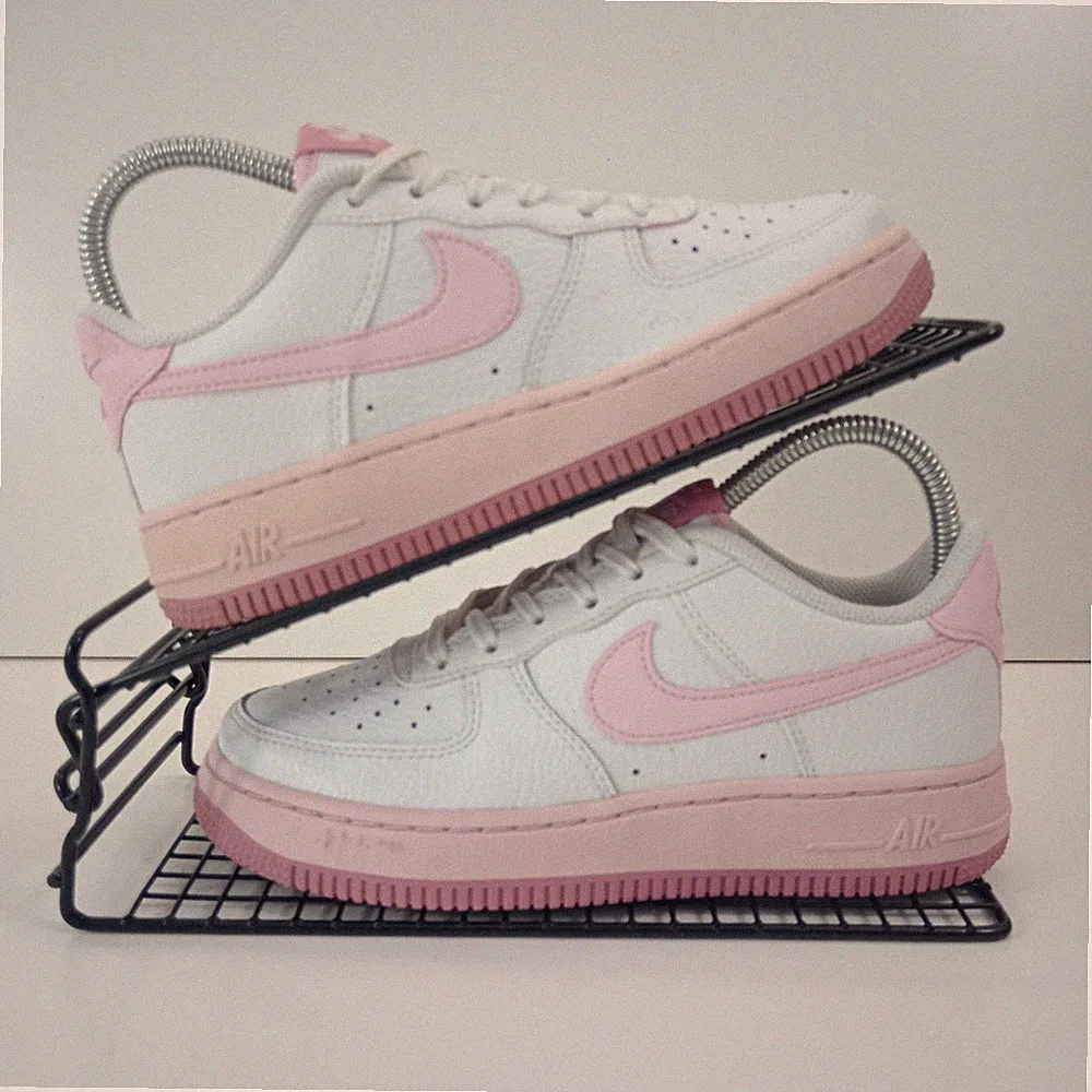 Nike Turnschuhe Damen Gr. UK 3 Air Force 1 Low Weiß Rosa Leder Schuhe GS