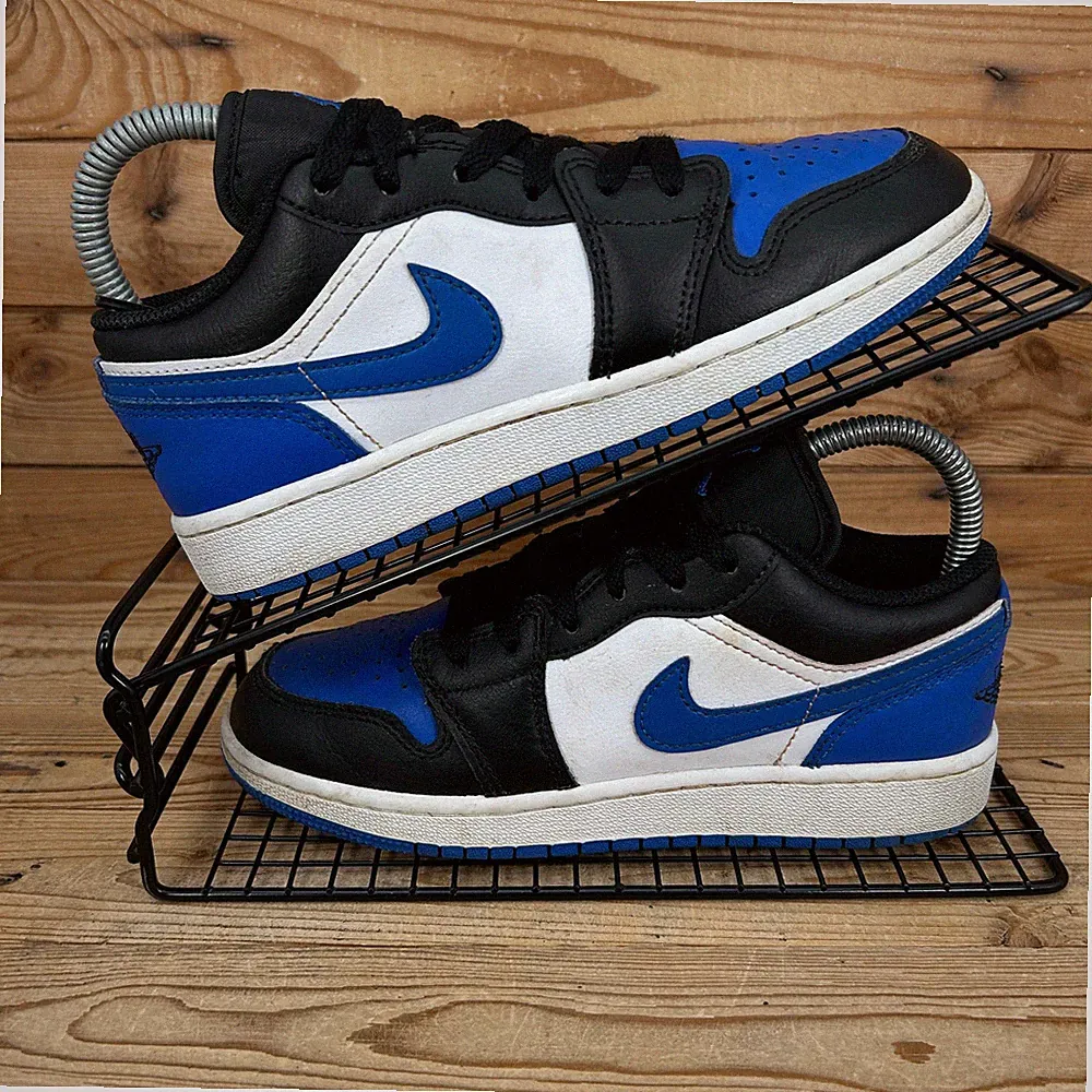 Nike Turnschuhe Damen Gr. UK 3 Air Jordan 1 Low weiß royalblau Basketballschuhe