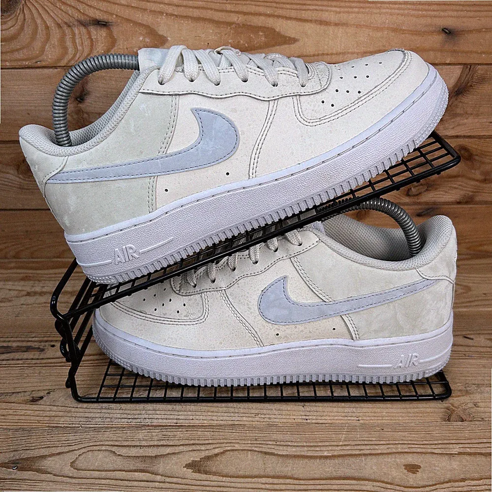 Nike Turnschuhe Damen Gr. UK 6 Air Force 1 hellelfenbein grau reflektierend Freizeitschuhe