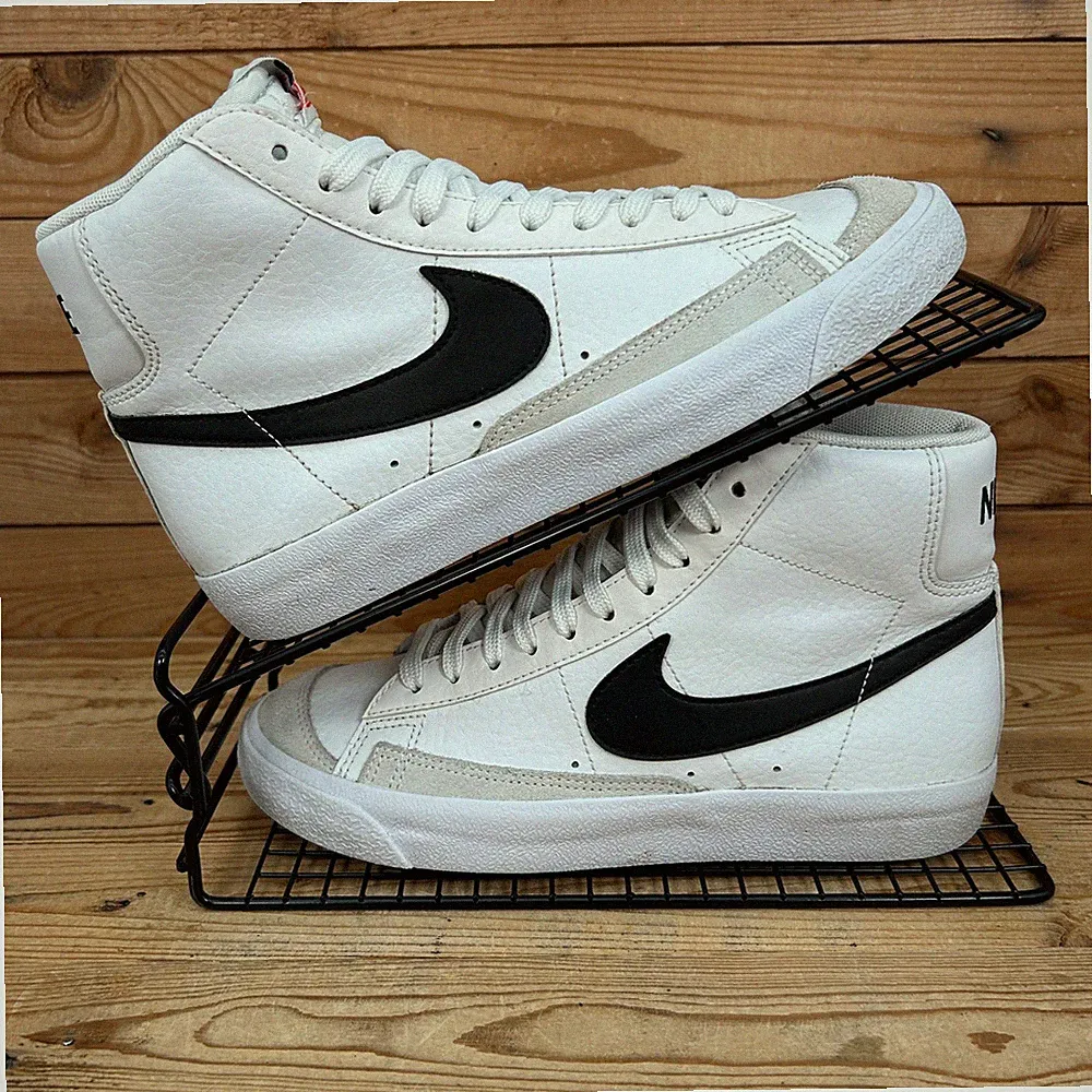 Nike Turnschuhe Damen Größe UK 4 Blazer Mid 77 weiß schwarz Freizeitschuhe GS