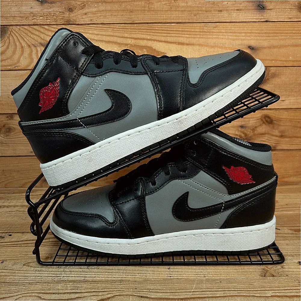 Nike Turnschuhe Damen Größe UK 5,5 Air Jordan 1 Mid Shadow Red Basketballschuhe GS