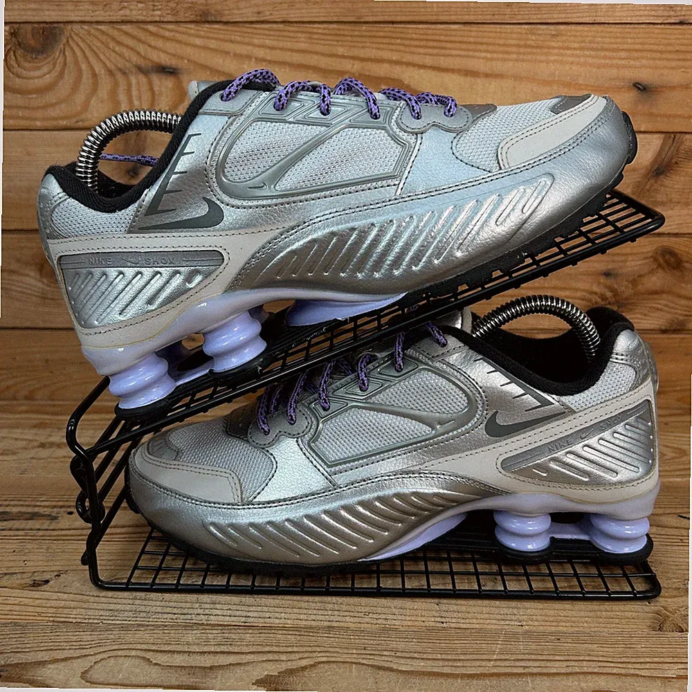 Nike Turnschuhe Damen Größe UK 5 Shox Enigma 9000 Metallic Silber Violett Laufschuhe