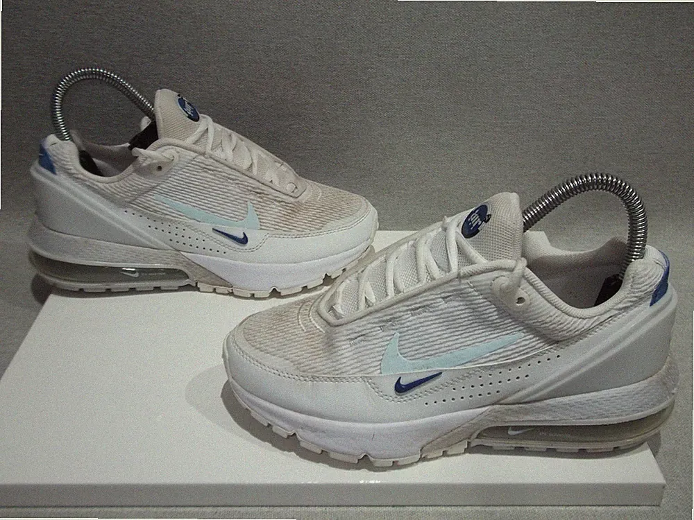 Nike Turnschuhe Größe UK 3 / EU 35,5 Air Max Pulse Weiß Blau Laufen Fitnessschuhe GS