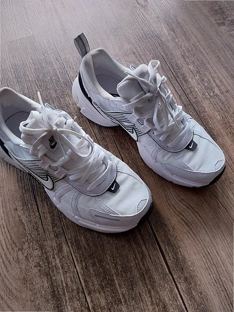 Nike V2K Run Sneaker Damenschuhe Laufschuhe