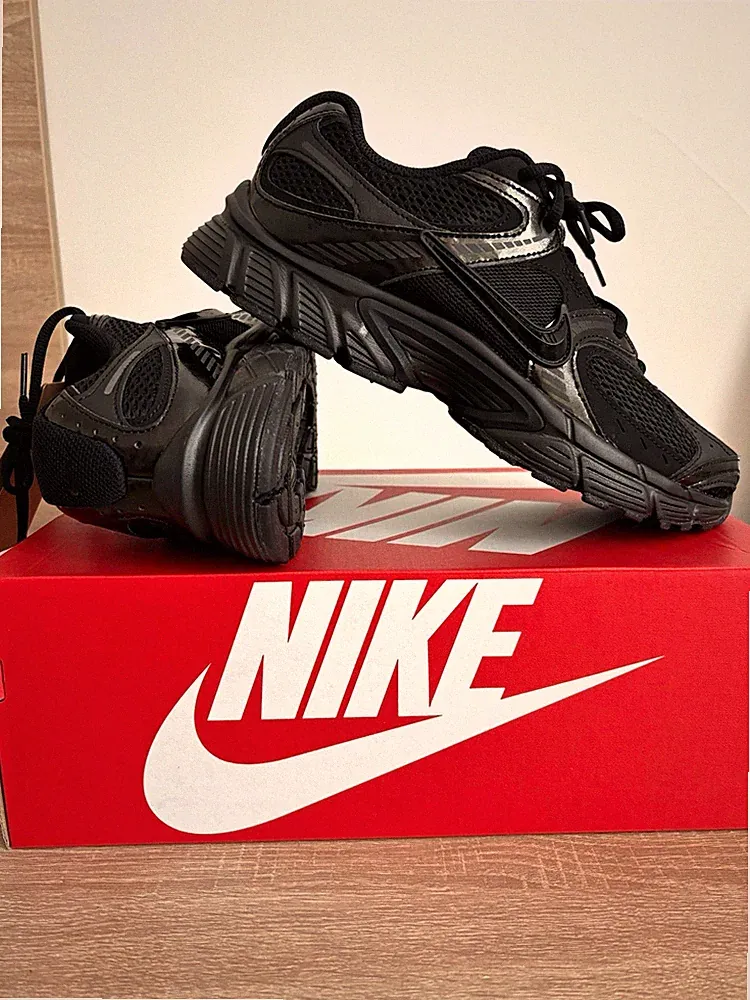 Nike V5 RNR Damen Laufschuhe Sneaker Mesh Schwarz/Anthrazit EU 42,5 HQ7901-001