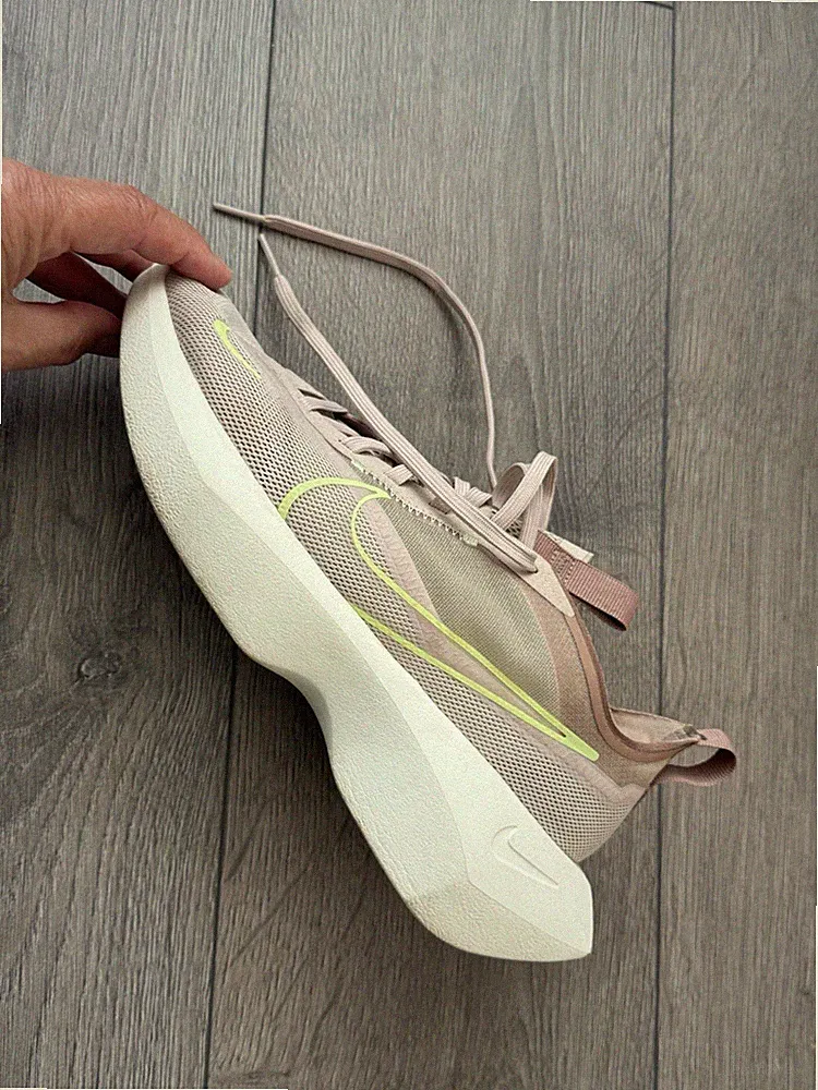 Nike Vista Lite C10905-200 Damen Laufschuhe Gr. 39 beige, guter Zustand