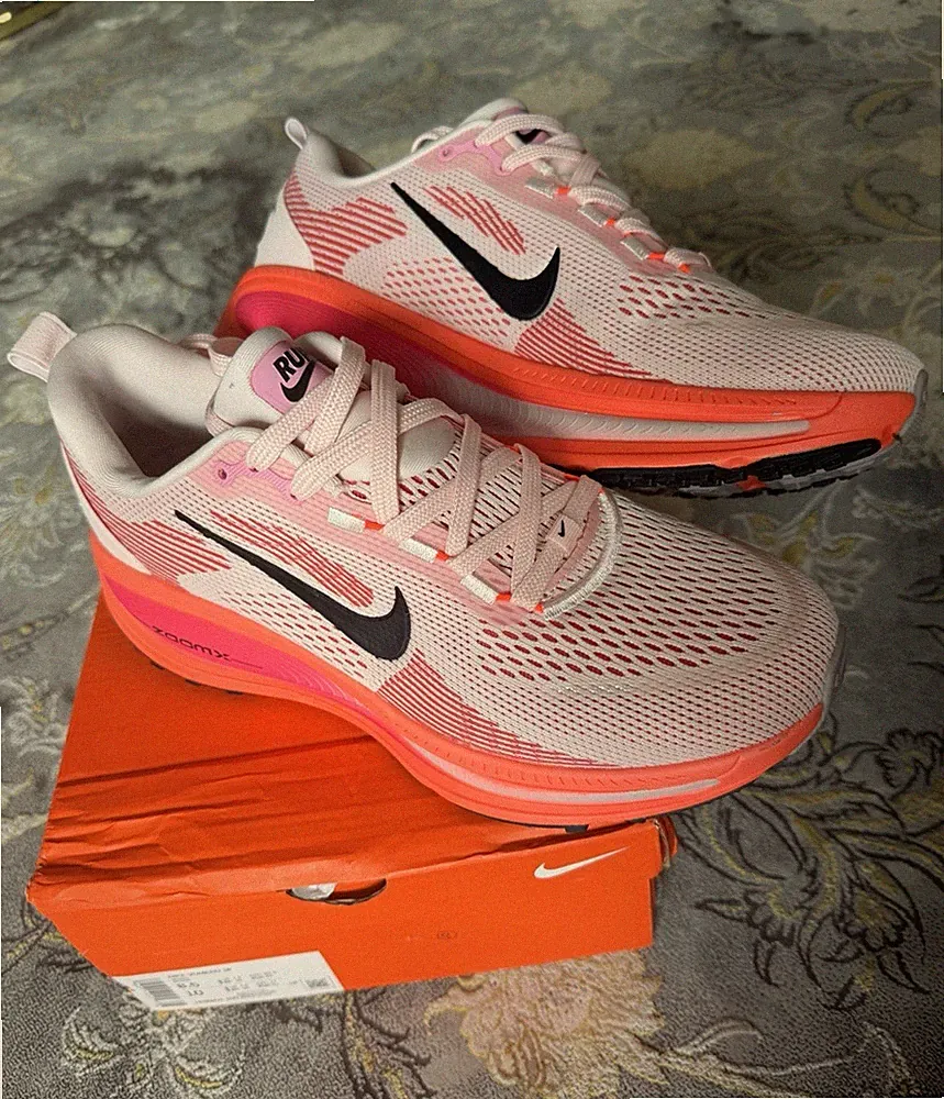 Nike Vomero 18 Damen Laufschuhe Sneaker Mesh Rosa/Orange/Schwarz EU42,5