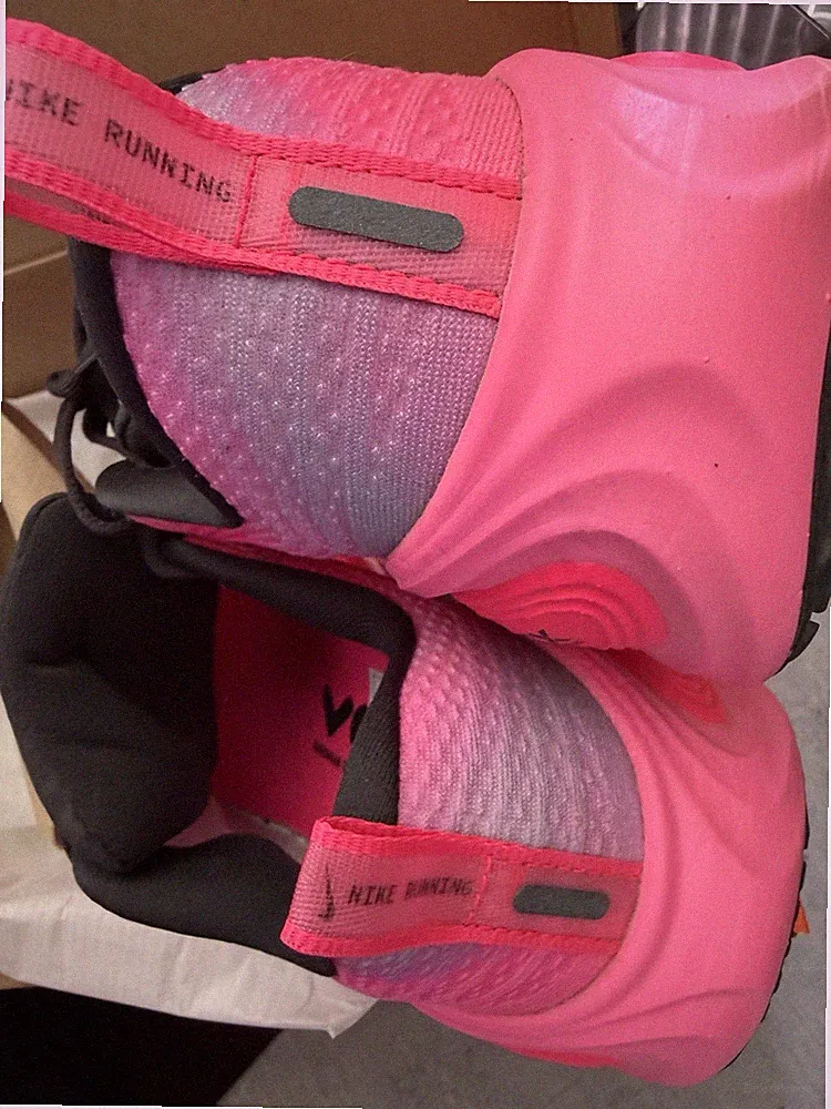 Nike Vomero Plus Damen Laufschuhe Rosa/Schwarz/Weiß EU 40 US 8 IR8317
