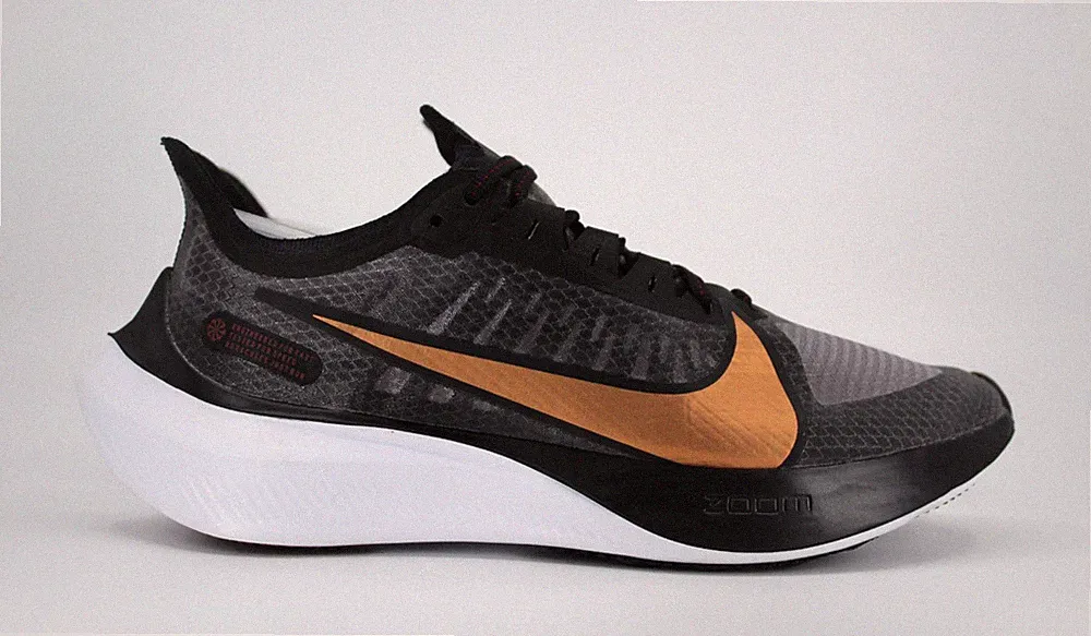 Nike Zoom Gravity Laufschuhe UK 4 schwarz burgund Team rot kupfer BQ3203-004